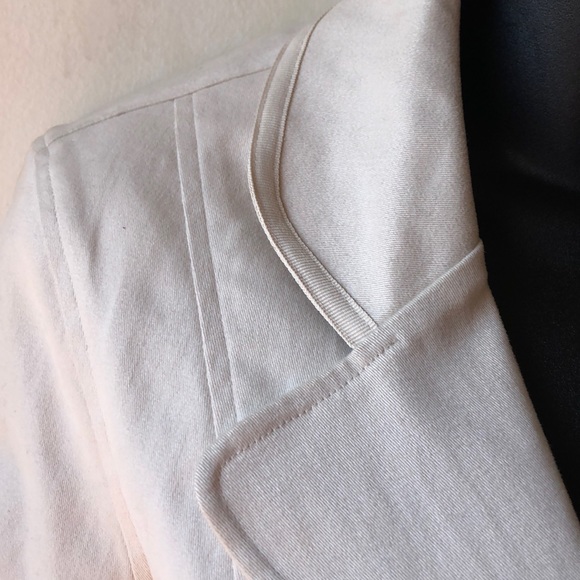 Beautiful cream blazer jacket - Picture 3 of 7